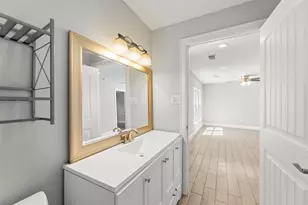 729 Caperton St, Houston, TX 77022 - Photo 34