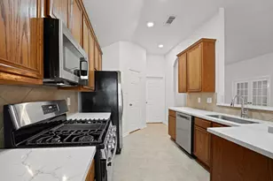 15814 Collinsville Dr, Tomball, TX 77377 - Photo 12