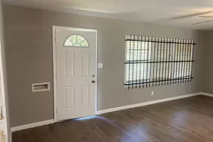 5962 Southwind St, Houston, TX 77033 - Photo 2