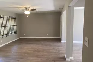 5962 Southwind St, Houston, TX 77033 - Photo 4