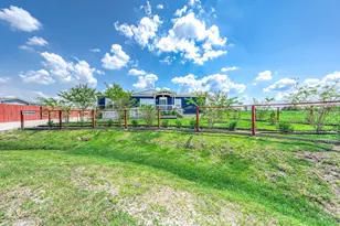 302 Pino Ave, Alvin, TX 77511 - Photo 4