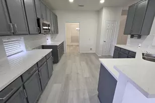 9005 Sundown Dr, Pearland, TX 77584 - Photo 4