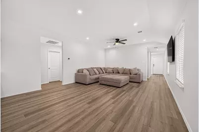 2074 Legacy Hills Drive, Houston, TX 77067 - Photo 12