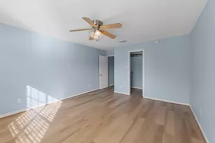 9800 Pagewood Ln, Houston, TX 77042 - Photo 14