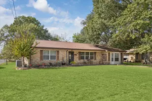 1129 Atchison St, Sealy, TX 77474 - Photo 1