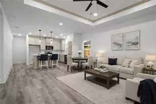 205 Lock Ln, Bryan, TX 77803 - Photo 4