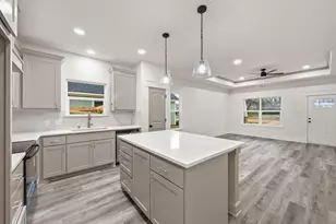 205 Lock Ln, Bryan, TX 77803 - Photo 4