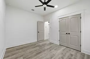 205 Lock Ln, Bryan, TX 77803 - Photo 16