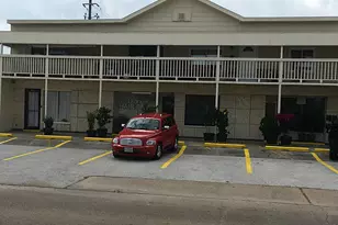 909 University Blvd, Galveston, TX 77550 - Photo 2