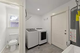 10611 Deerwood Rd, Houston, TX 77042 - Photo 24