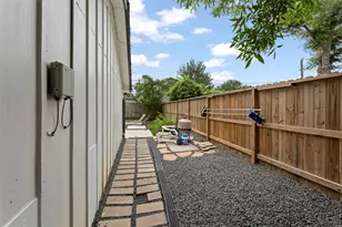 10611 Deerwood Rd, Houston, TX 77042 - Photo 34