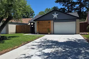 8646 Flower Path St, Houston, TX 77044 - Photo 4