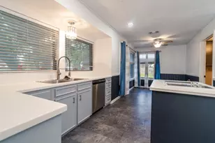 14 Seminole Ln, West Columbia, TX 77486 - Photo 10