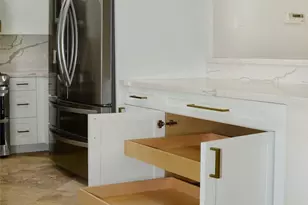 102 E Mistybreeze Cir, The Woodlands, TX 77381 - Photo 10