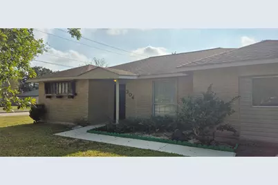 304 Avondale Lane, Friendswood, TX 77546 - Photo 2