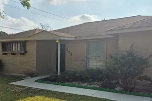 304 Avondale Ln, Friendswood, TX 77546 - Photo 2