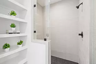 5216 Green Pine Tree Dr, Houston, TX 77018 - Photo 22