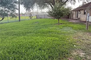 7634 Glenvista St, Houston, TX 77061 - Photo 18
