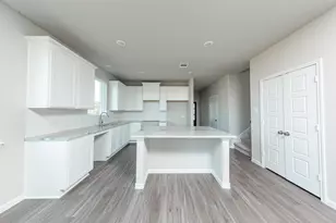 1877 Glacier Gorge Trl, Dayton, TX 77535 - Photo 2