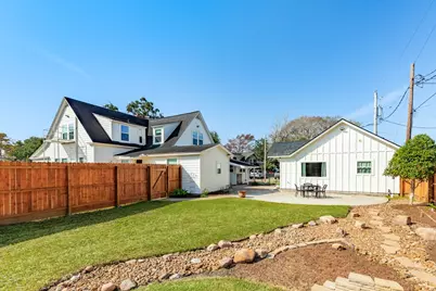 405 E Mulberry Street, Angleton, TX 77515 - Photo 18