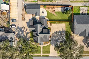 405 E Mulberry St, Angleton, TX 77515 - Photo 8