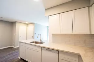 2501 Gulf Freeway, Dickinson, TX 77539 - Photo 10