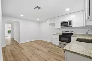 915 W Lewis St, Conroe, TX 77301 - Photo 16
