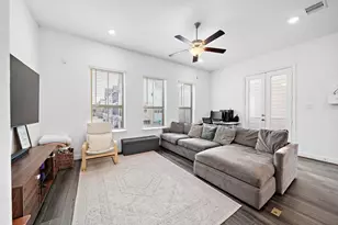 11008 Mikula Dr, Houston, TX 77043 - Photo 6