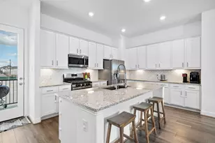 11008 Mikula Dr, Houston, TX 77043 - Photo 10