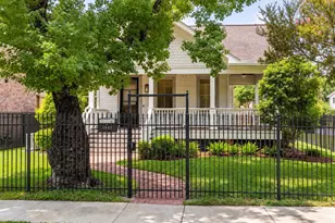 1441 Waverly St, Houston, TX 77008 - Photo 2
