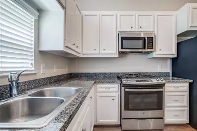 2710 Hullsmith Drive #401, Houston, TX 77063 - Photo 18