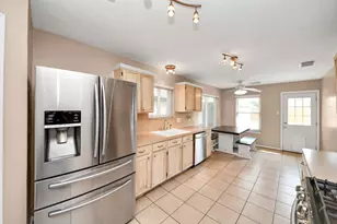 4747 Widerop Ln, Friendswood, TX 77546 - Photo 8