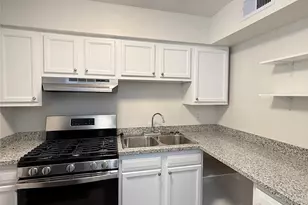 1141 N Durham Dr, Houston, TX 77008 - Photo 2