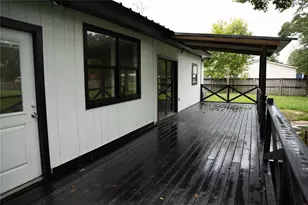 5002 Blackberry Ln, Old River Winfree, TX 77535 - Photo 14