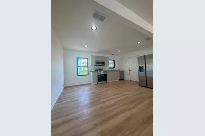 1028 Sealy Street, Galveston, TX 77550 - Photo 4