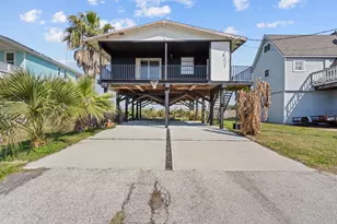 810 93rd St, Galveston, TX 77554 - Photo 1