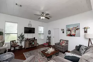 385 W Cora Lee St, Sour Lake, TX 77659 - Photo 6