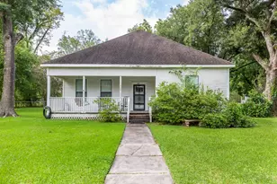 385 W Cora Lee St, Sour Lake, TX 77659 - Photo 2