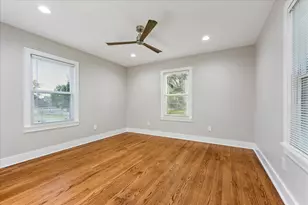 826 T C Jester Blvd, Houston, TX 77008 - Photo 18
