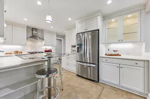 826 T C Jester Blvd, Houston, TX 77008 - Photo 2