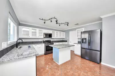 10306 Dalehurst Court, Houston, TX 77075 - Photo 10