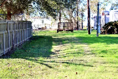 628 Austin Street, Columbus, TX 78934 - Photo 2