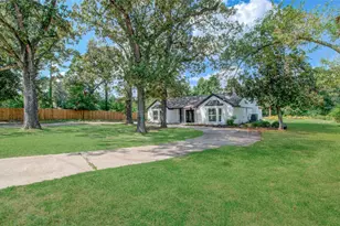 1602 Baker Dr, Tomball, TX 77375 - Photo 2