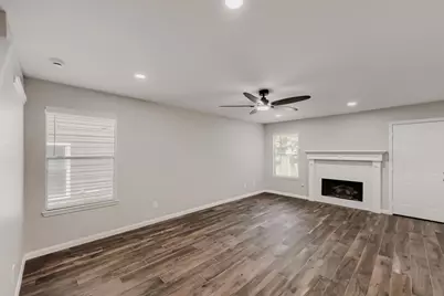11 Wineberry Place, The Woodlands, TX 77382 - Photo 2