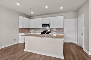 224 Magnolia Laurel Dr, Alvin, TX 77511 - Photo 2