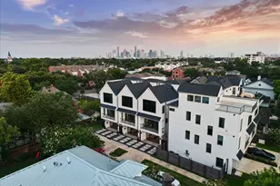 209 W 10th 1/2 St, Houston, TX 77008 - Photo 2