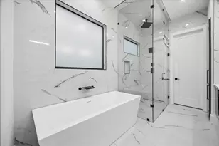 209 W 10th 1/2 St, Houston, TX 77008 - Photo 14