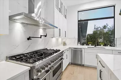 209 W 10th 1/2 Street, Houston, TX 77008 - Photo 6