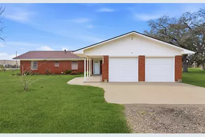 1839 W Henderson Rd, Angleton, TX 77515 - Photo 2