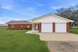 1839 W Henderson Rd, Angleton, TX 77515 - Photo 2